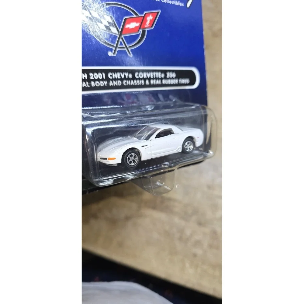 2007 Johnny Lightning 1:64 2001 Chevy Corvette Z06 Bone Stock Racing